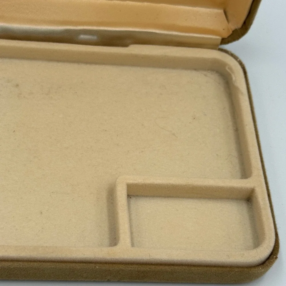 Vintage Small Tan Clamshell‎ Jewelry Gift Box Presentation Case 7